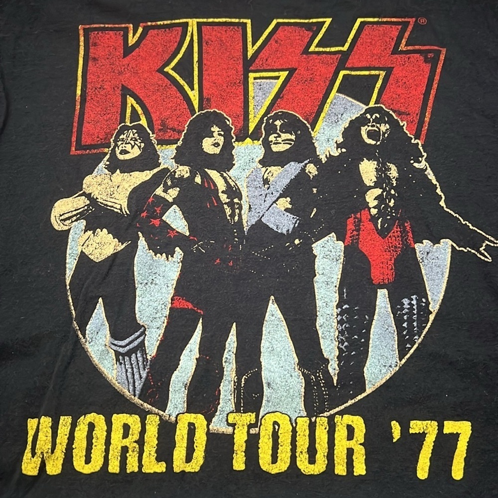 Kiss Graphic TShirt Black Size Medium